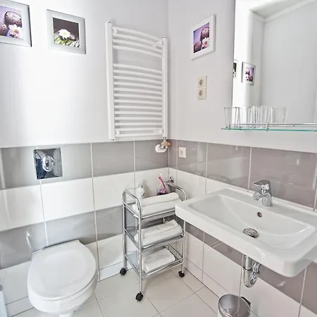 Cecilia Apartment *